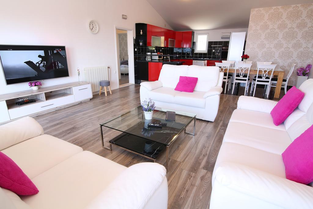Villa Petra Apartment With Private Pool Makarska Dış mekan fotoğraf