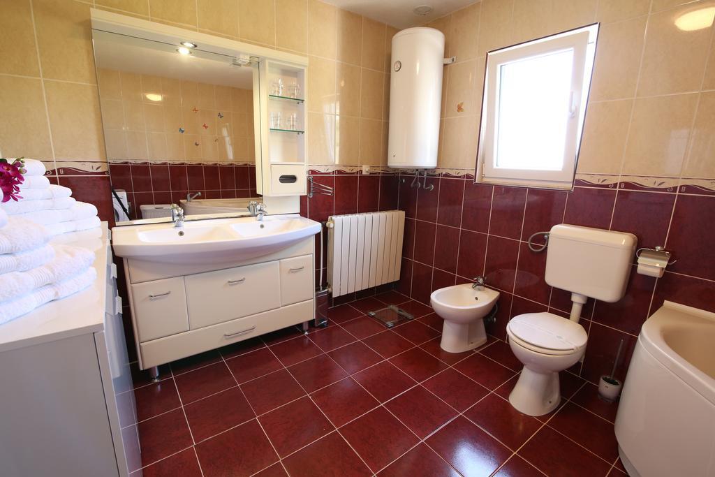 Villa Petra Apartment With Private Pool Makarska Dış mekan fotoğraf